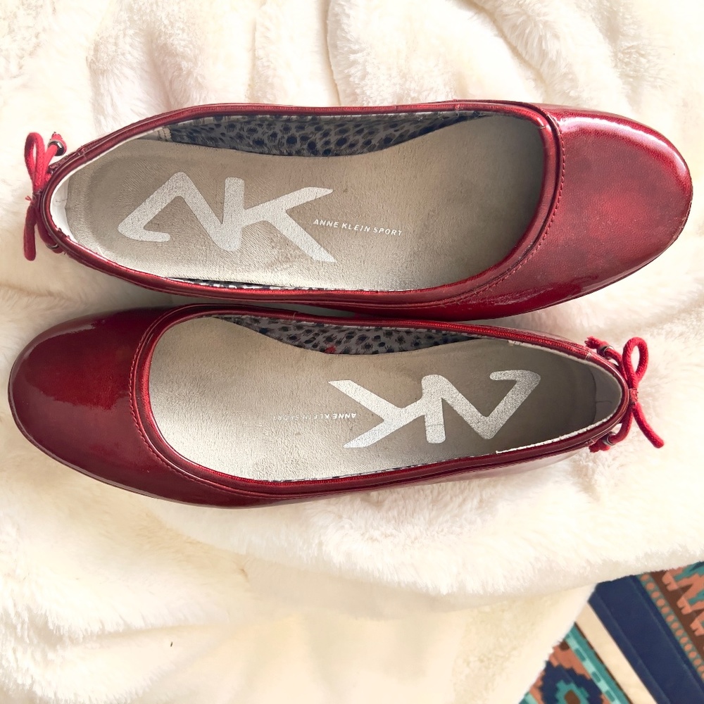 Anne Klein red patent flats with great color and details!
